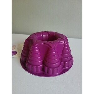 Vintage Jello Mold Christmas Trees - Poinsettia- Never used with tag - Purple